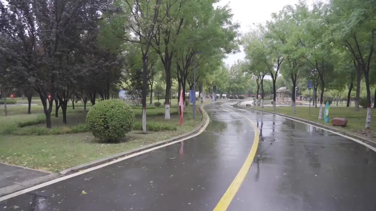 雨天健身跑道视频素材