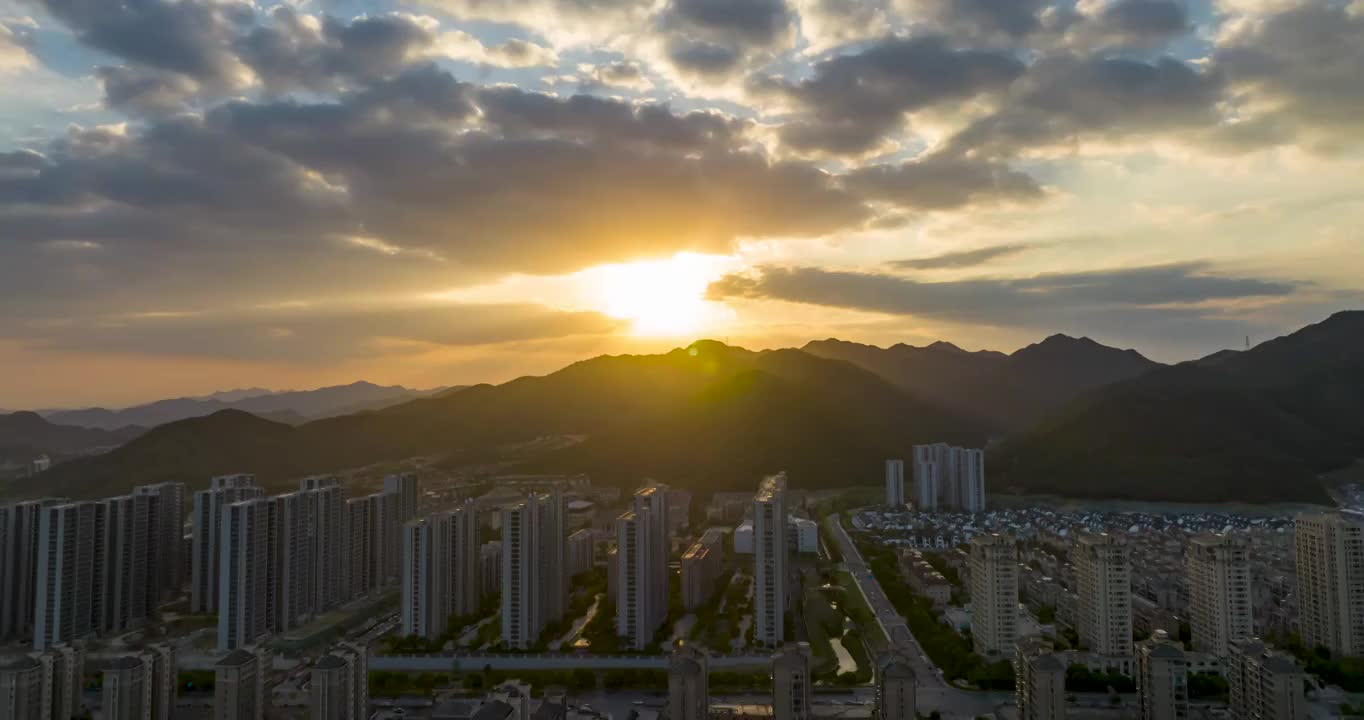 浙江杭州：初秋住宅区的视频视频素材