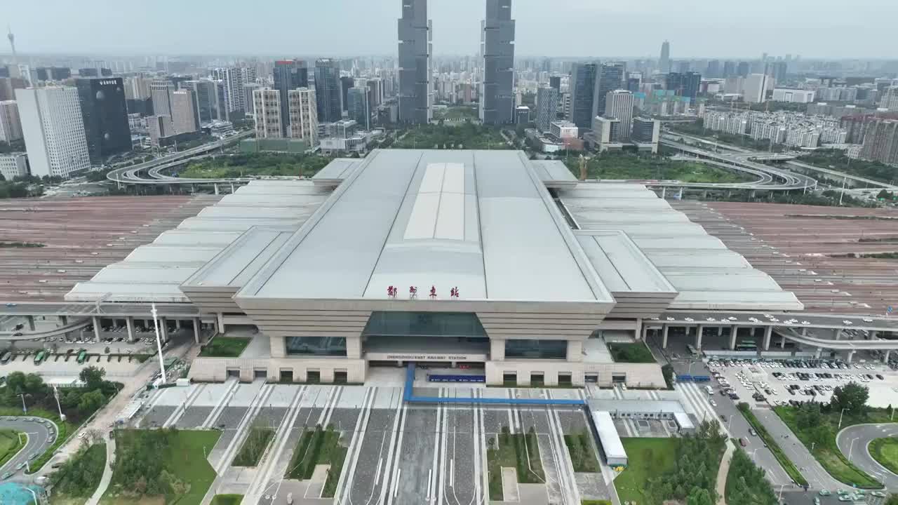 航拍河南郑州东站高铁交通运输建筑城市风光视频素材