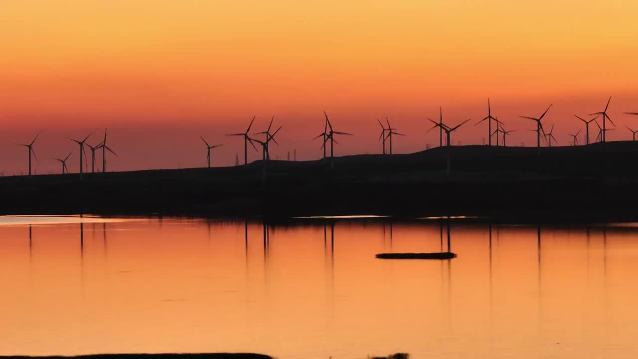 风力发电风车夕阳航拍视频素材