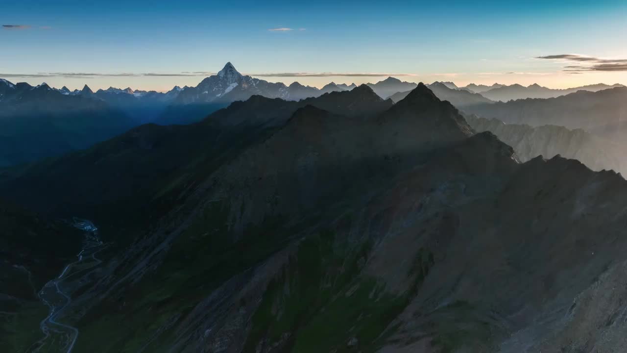 巴朗山的深山峡谷视频素材