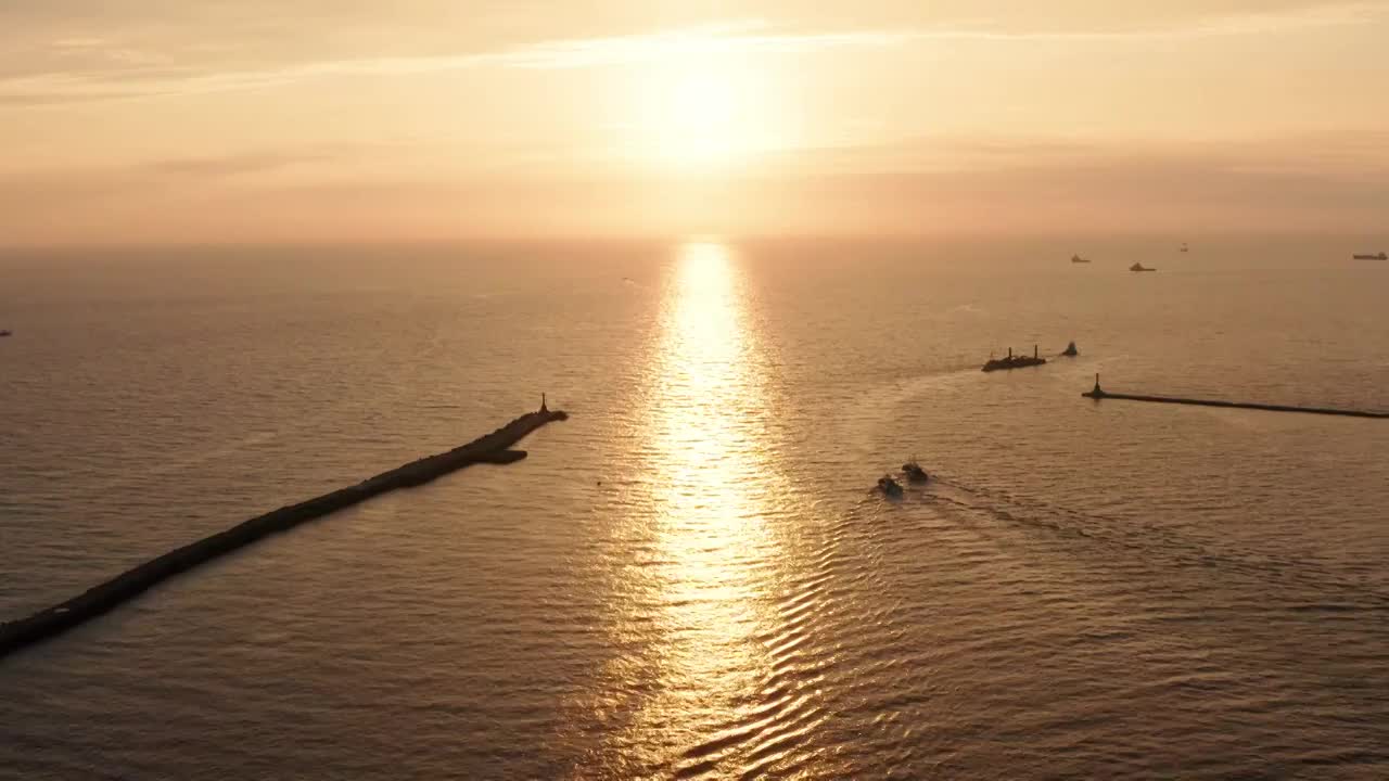 台湾高雄轮船出港视频素材