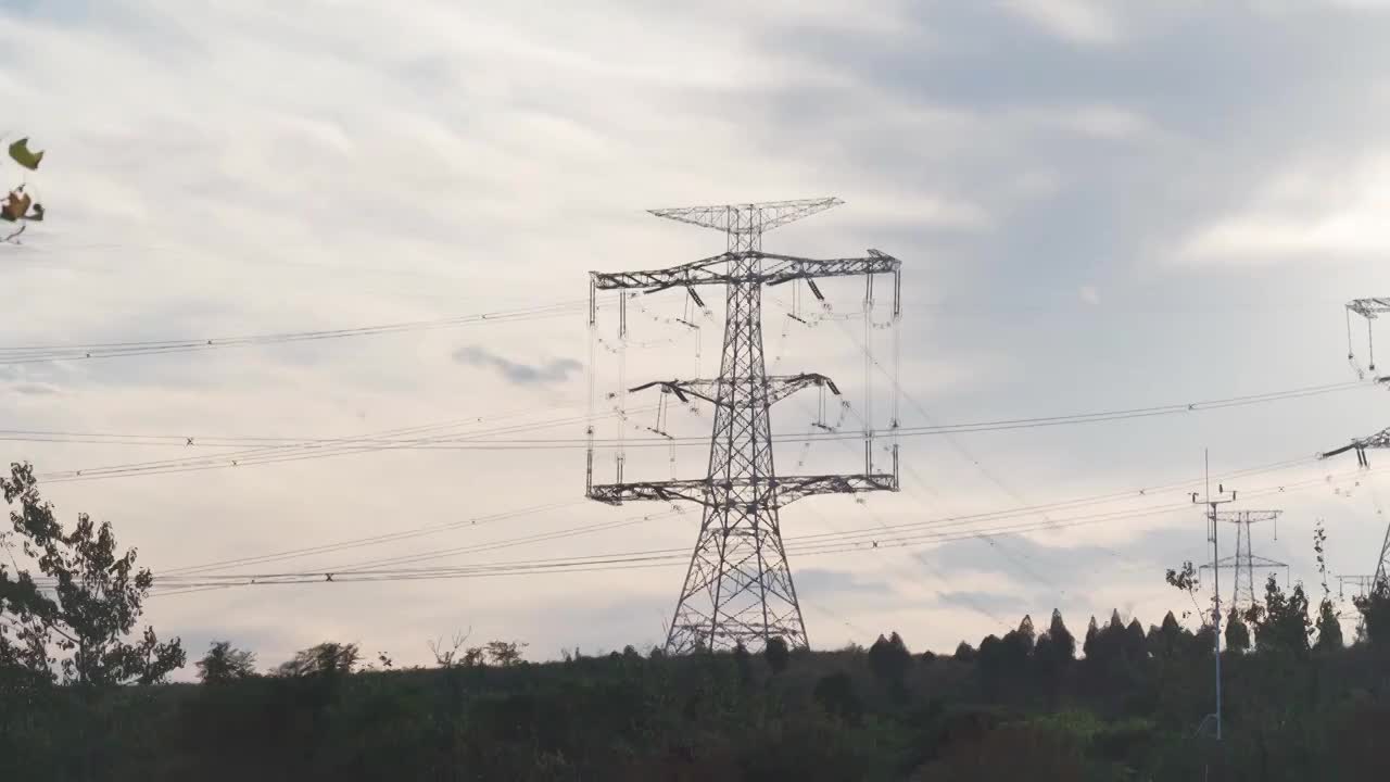 夕阳电塔视频素材