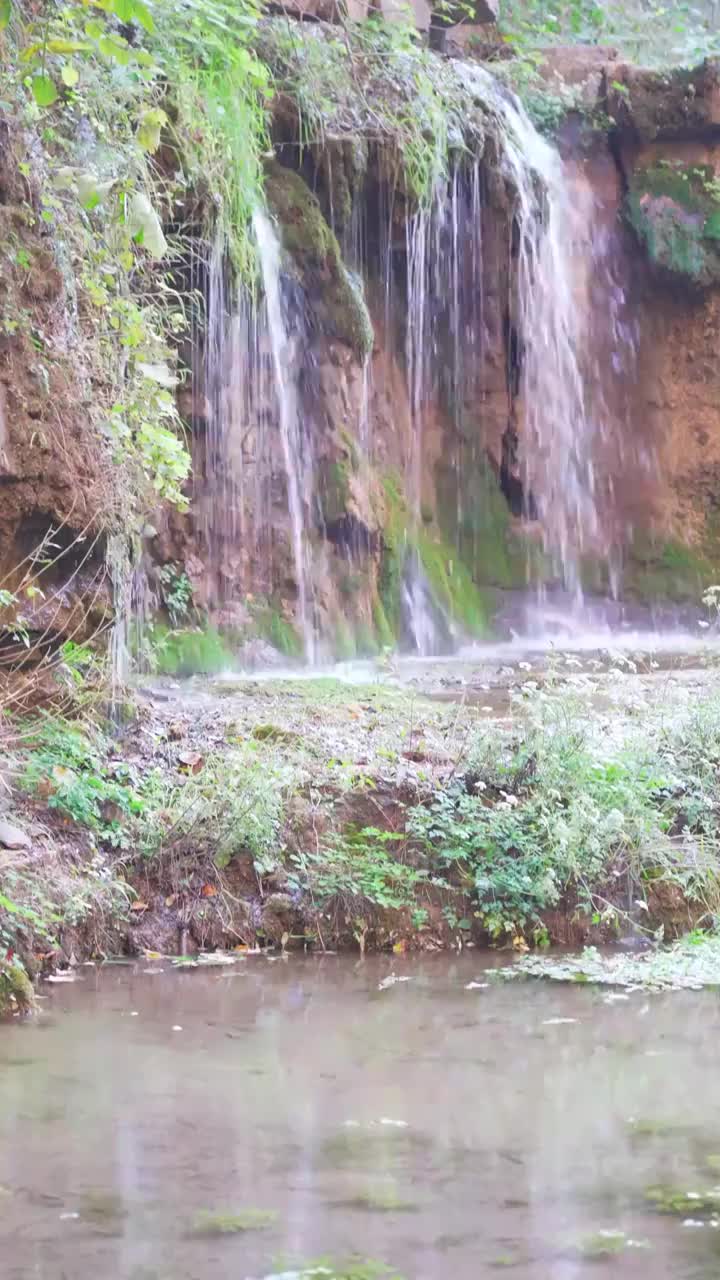 竖屏峡谷水流视频素材