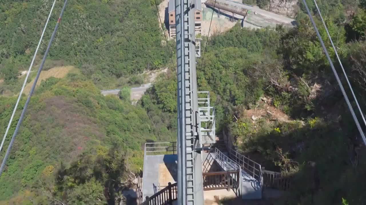 秋季群山有轨缆车视频素材