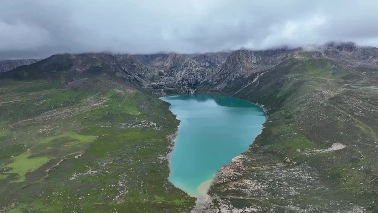 航拍四川甘孜巴塘海子山姊妹湖风光视频素材