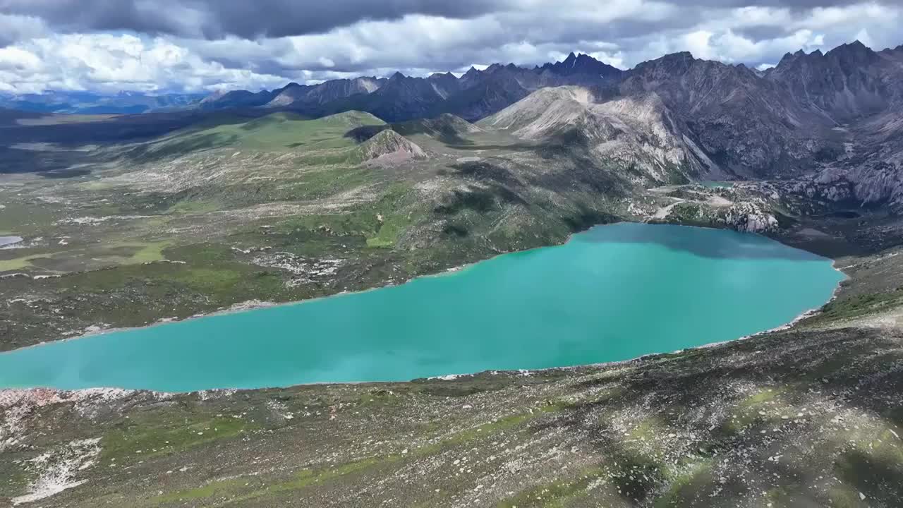 航拍四川甘孜巴塘海子山姊妹湖风光视频素材