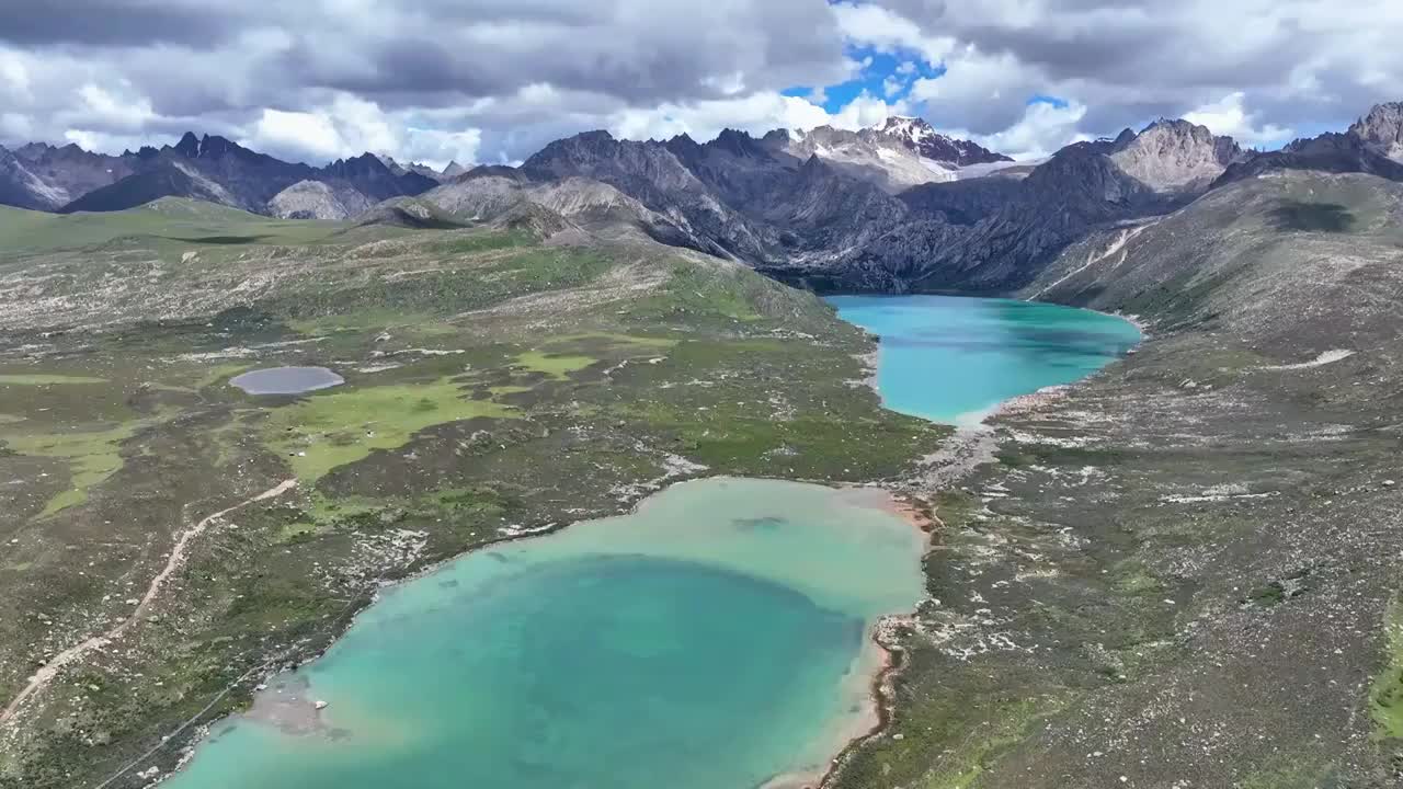 航拍四川甘孜巴塘海子山姊妹湖风光视频素材