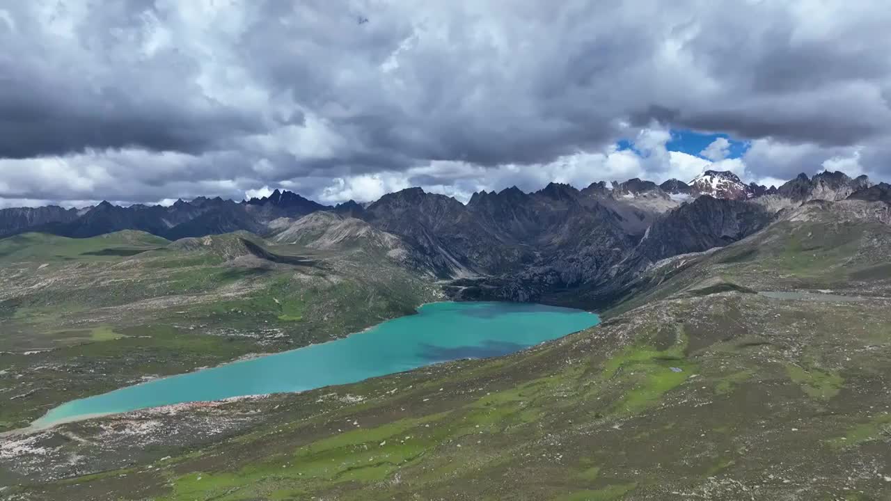 航拍四川甘孜巴塘海子山姊妹湖视频素材