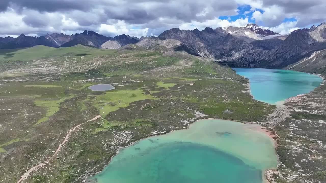 航拍四川甘孜巴塘海子山姊妹湖视频素材