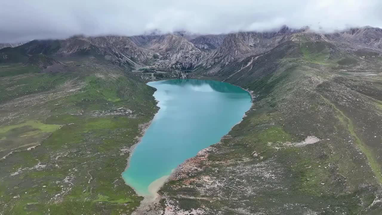 航拍四川甘孜巴塘海子山姊妹湖风光视频素材