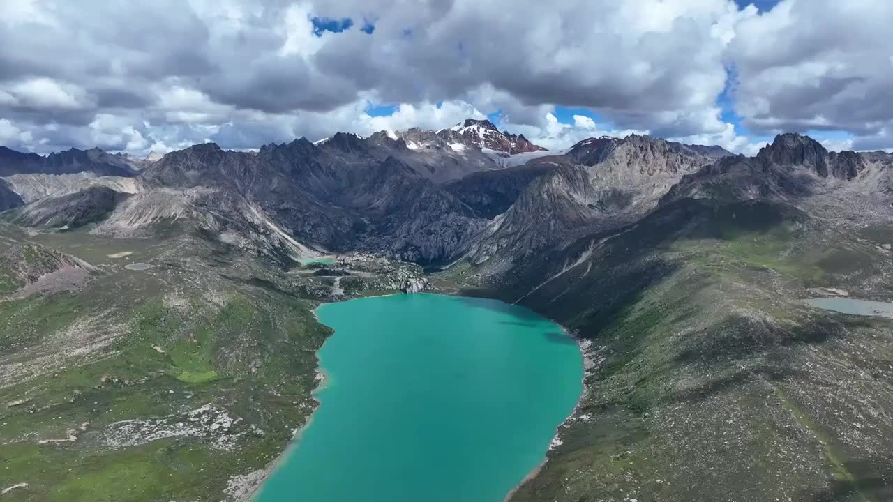 航拍四川甘孜巴塘海子山姊妹湖风光视频素材