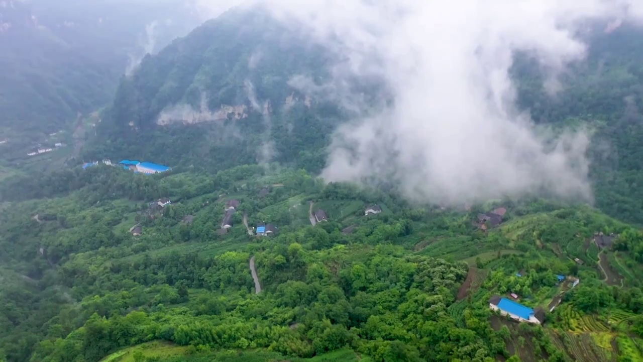 雨后的宜昌小山村视频素材