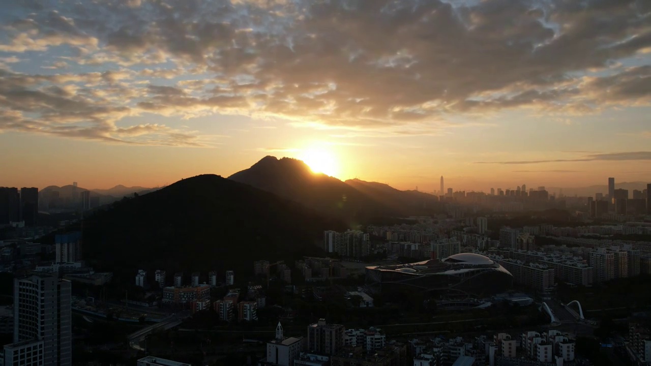 深圳塘朗山日出朝霞城市风光视频素材