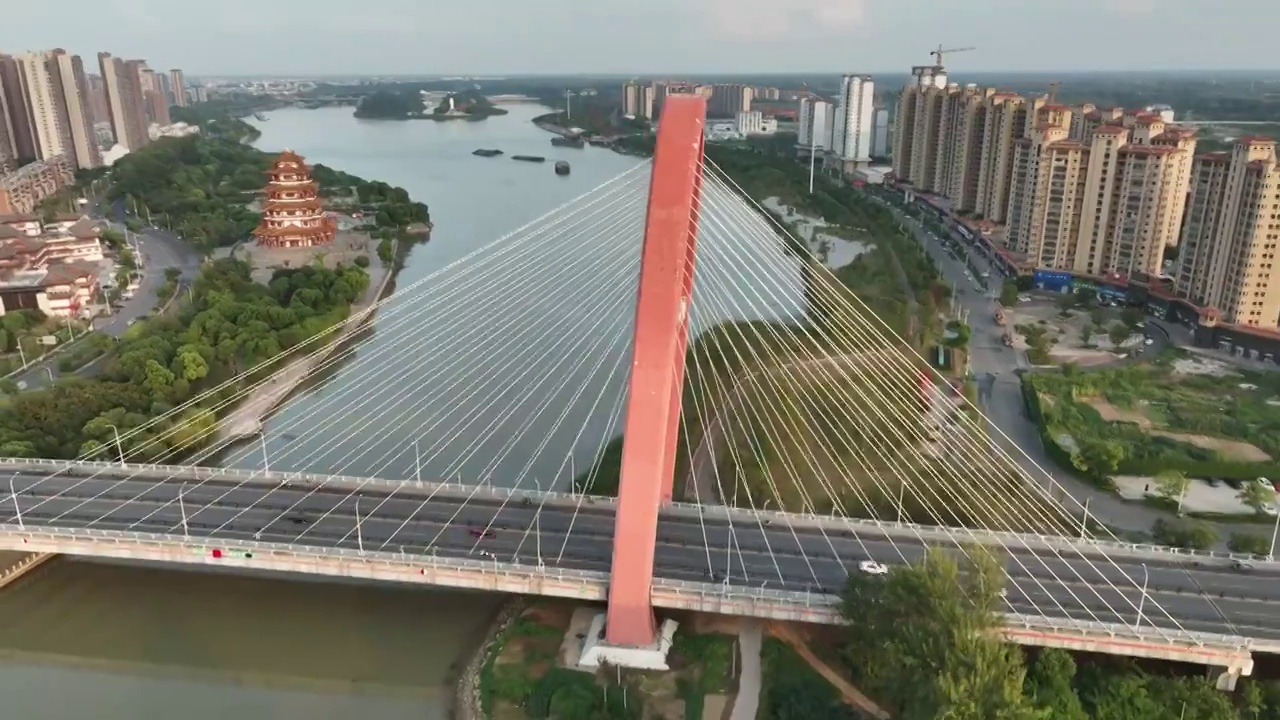 江苏省宿迁市泗阳县京杭运河风光带泗水阁泗阳大桥视频素材