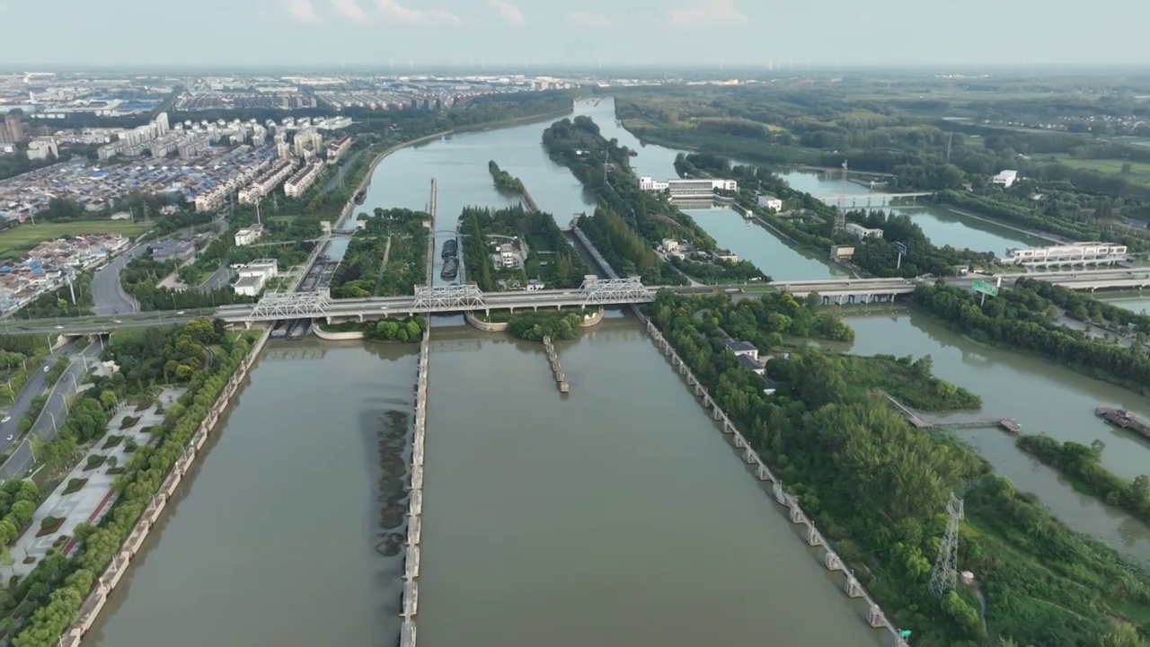 江苏省宿迁市泗阳县京杭运河泗阳船闸视频素材