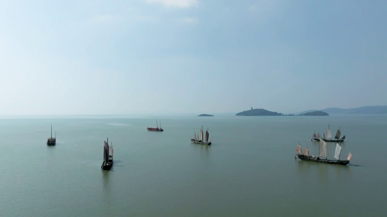 江苏省无锡市太湖鼋头渚风景区航拍帆船画面视频素材