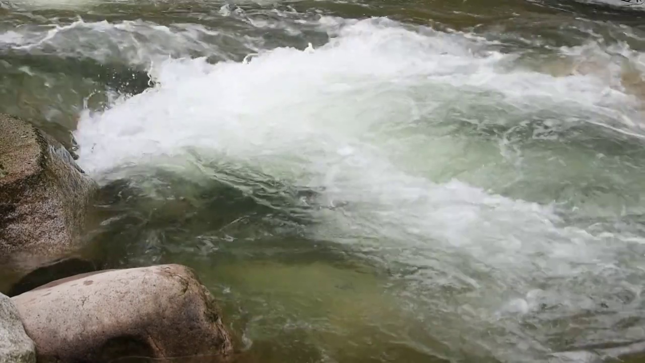 山东青岛崂山北九水雨后视频素材