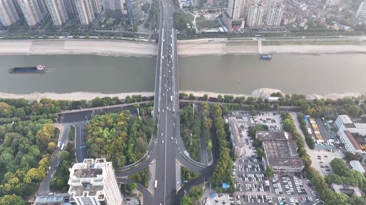 航拍湖北武汉城市风光汉江交通船舶运输日出阳光视频素材