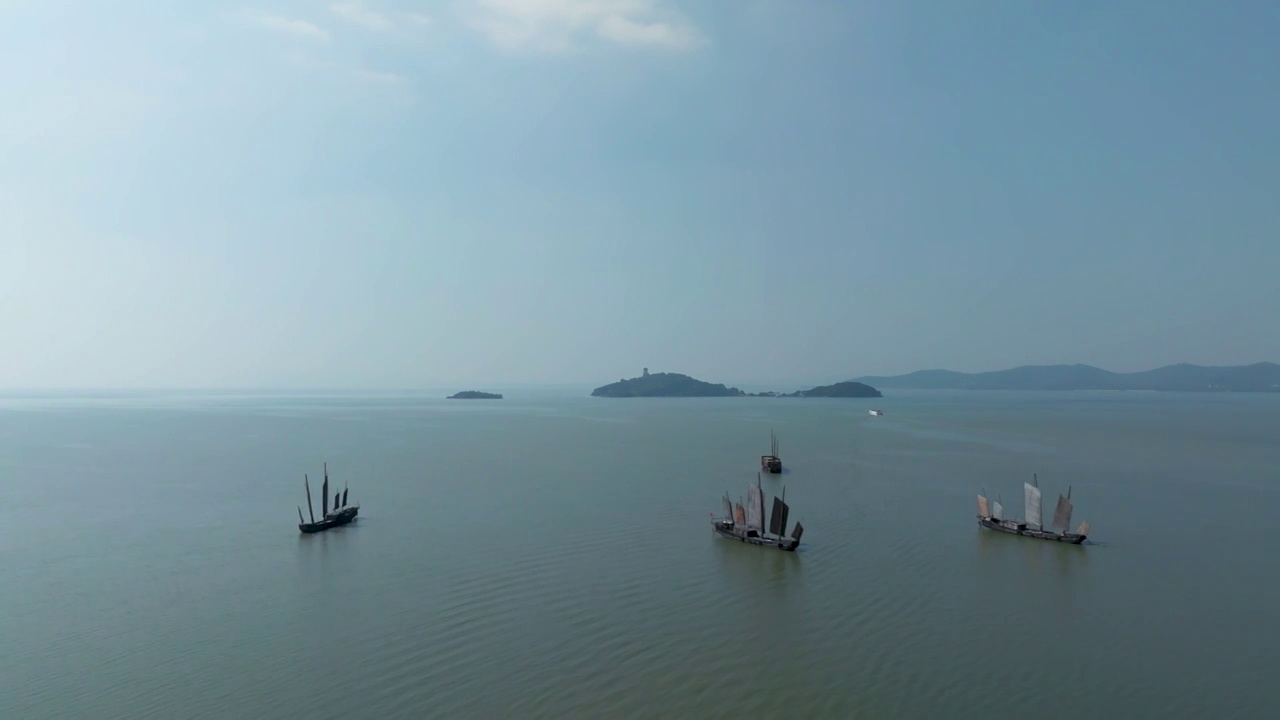 江苏省无锡市太湖鼋头渚风景区航拍帆船画面视频素材