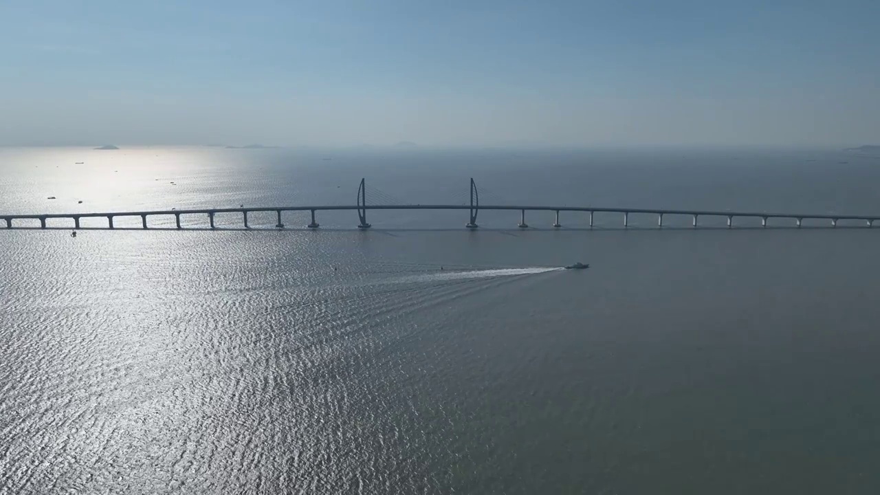 广东省珠海市香洲区港珠澳大桥珠海段与公路口岸航拍视频素材