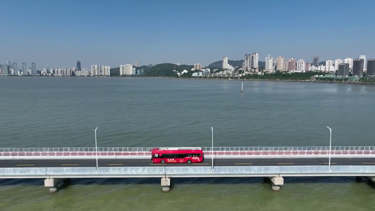 广东省珠海市香洲区港珠澳大桥珠海段与公路口岸航拍视频素材