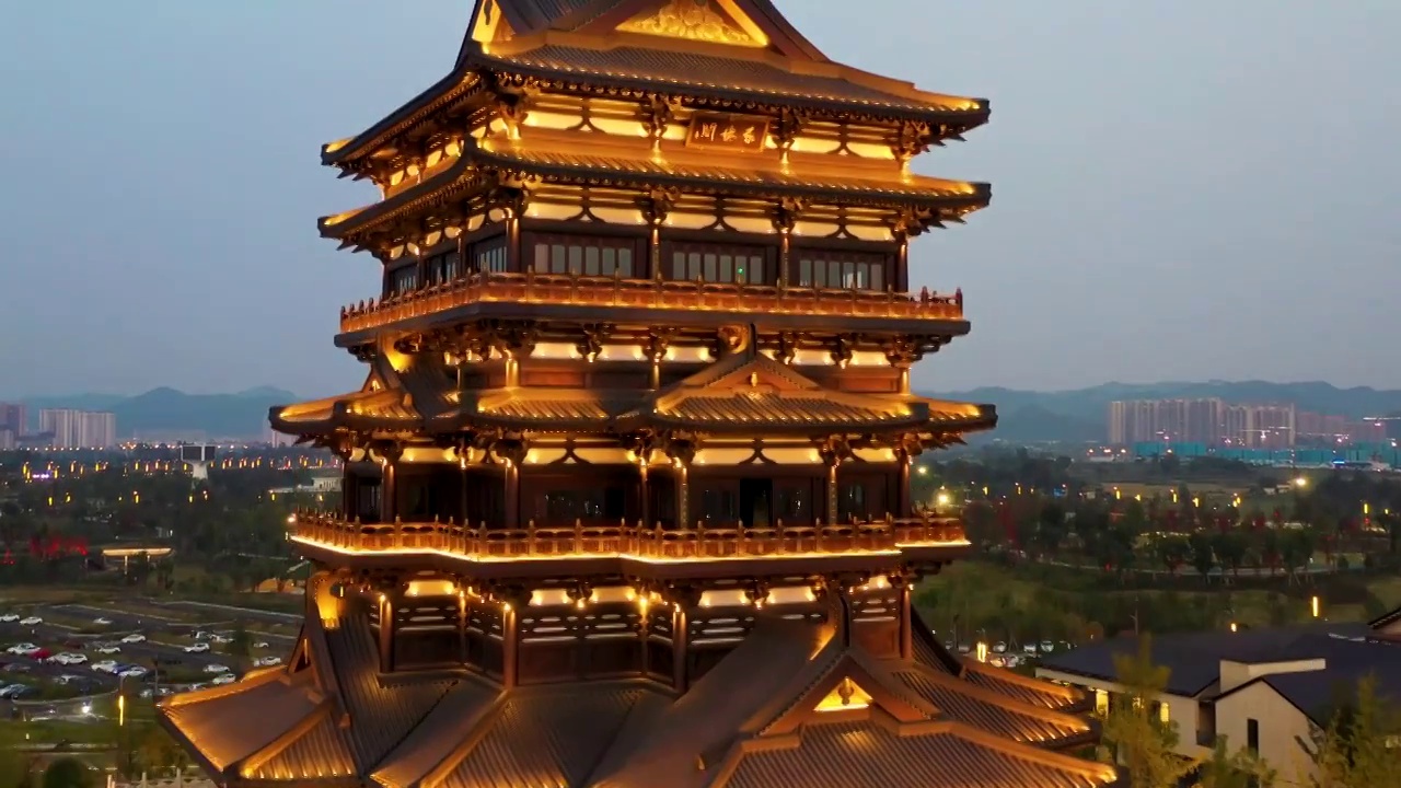 航拍四川成都东安湖公园东安阁夜景视频素材