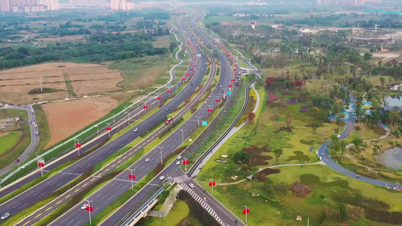 航拍高速公路交通车流和城市绿化景象视频素材