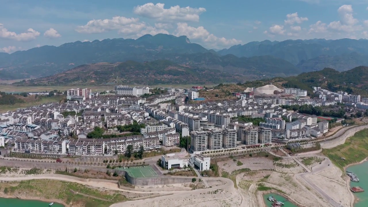 大昌镇，大昌古镇，小小三峡景区，航拍城镇的风景，长江边的城镇视频素材