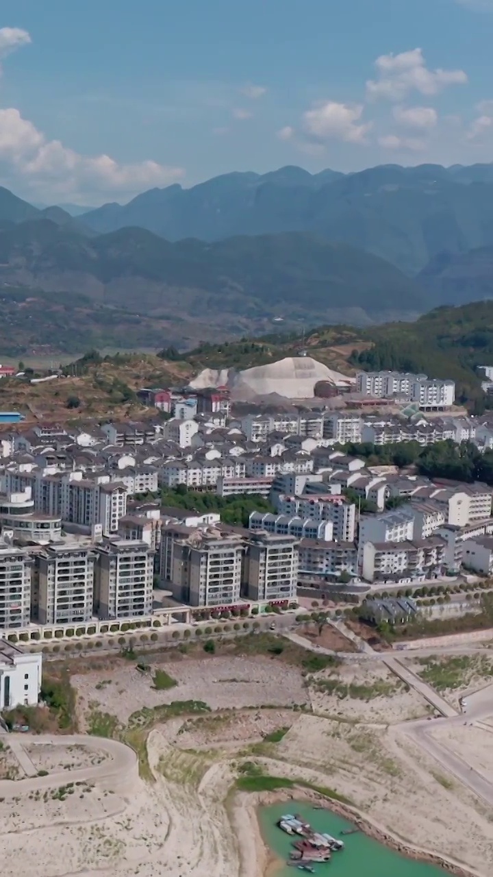 大昌镇，大昌古镇，小小三峡景区，航拍城镇的风景，长江边的城镇视频素材