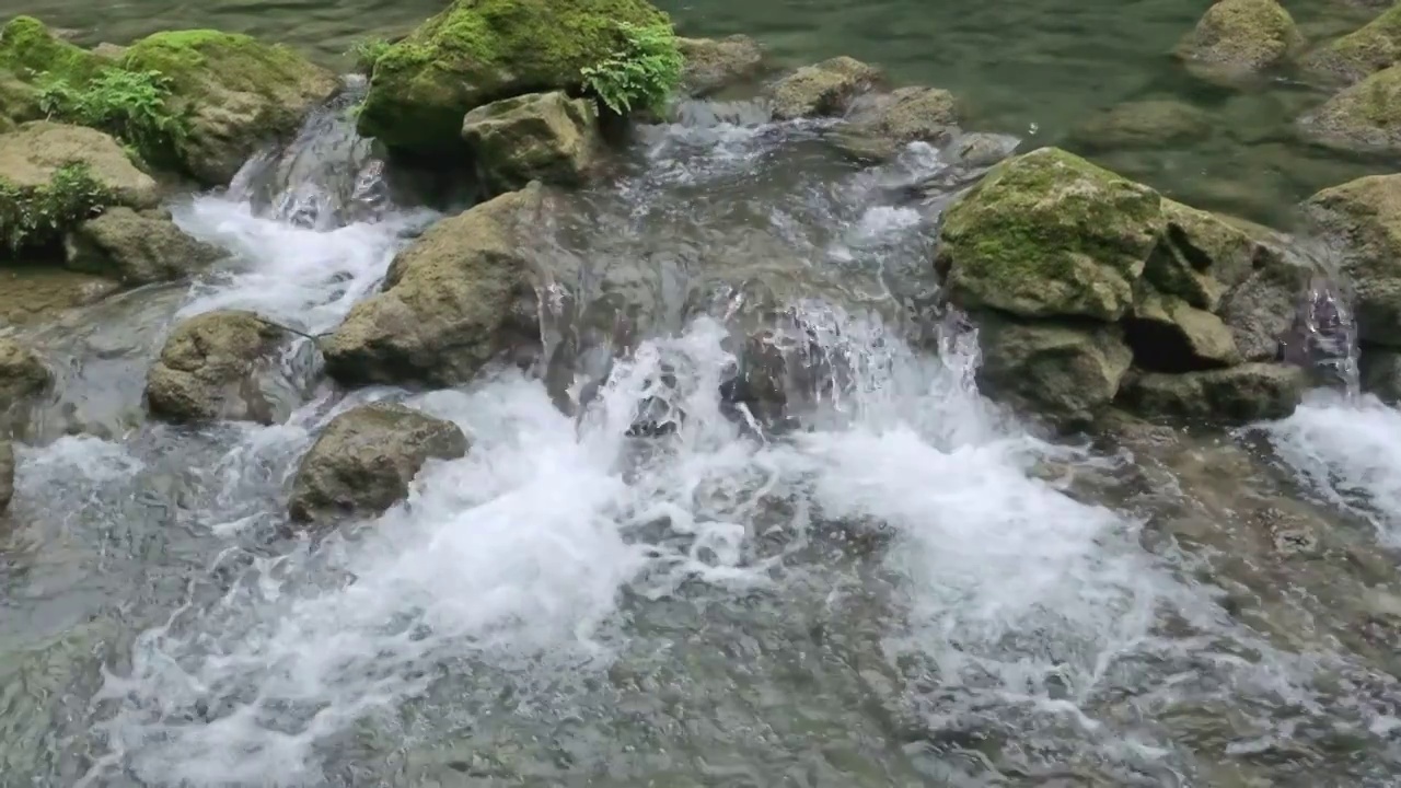 荔波瀑布水潭溪流湍流自然水源视频素材