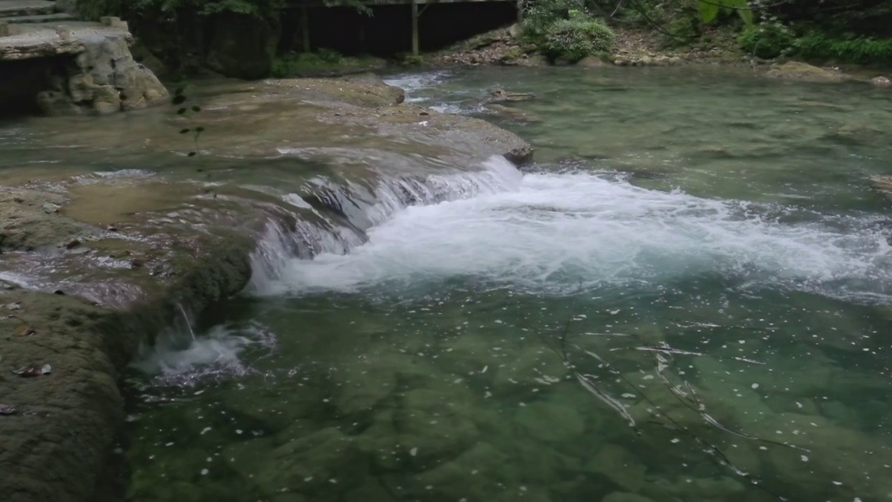 荔波瀑布水潭溪流湍流自然水源视频素材