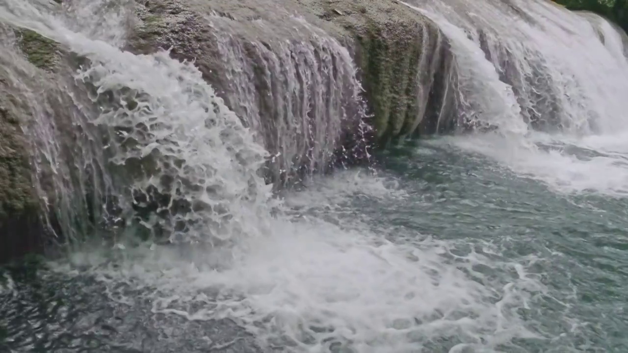 荔波瀑布水潭溪流湍流自然水源视频素材