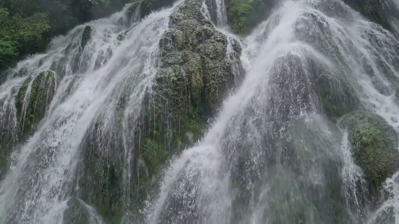 荔波瀑布水潭溪流湍流自然水源视频素材