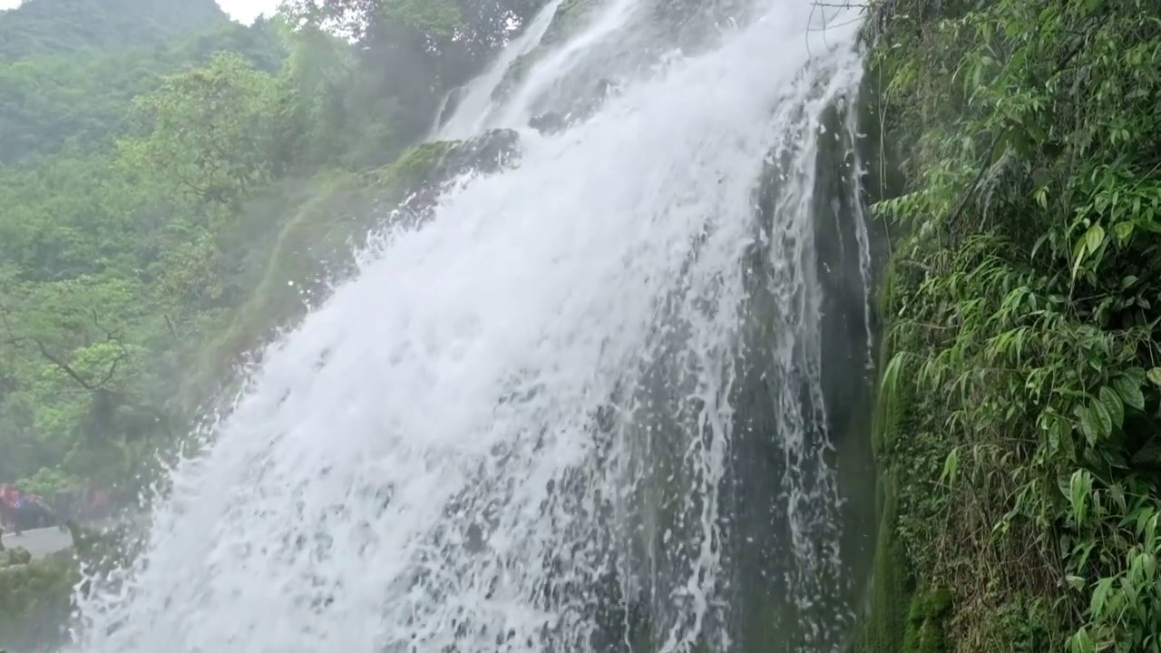 荔波瀑布水潭溪流湍流自然水源视频素材