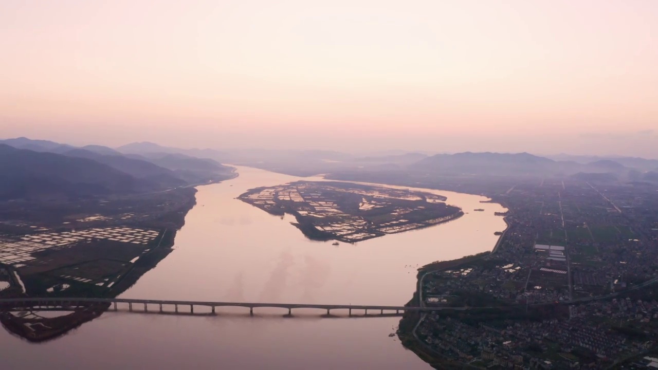 航拍杭州三江口夕阳风光视频素材