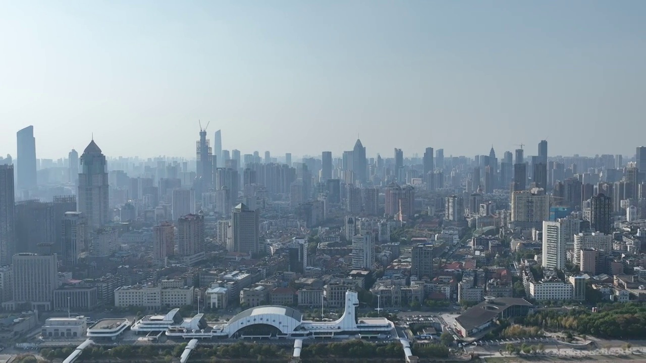 武汉汉口沿江大道片区风景白天航拍视频下载