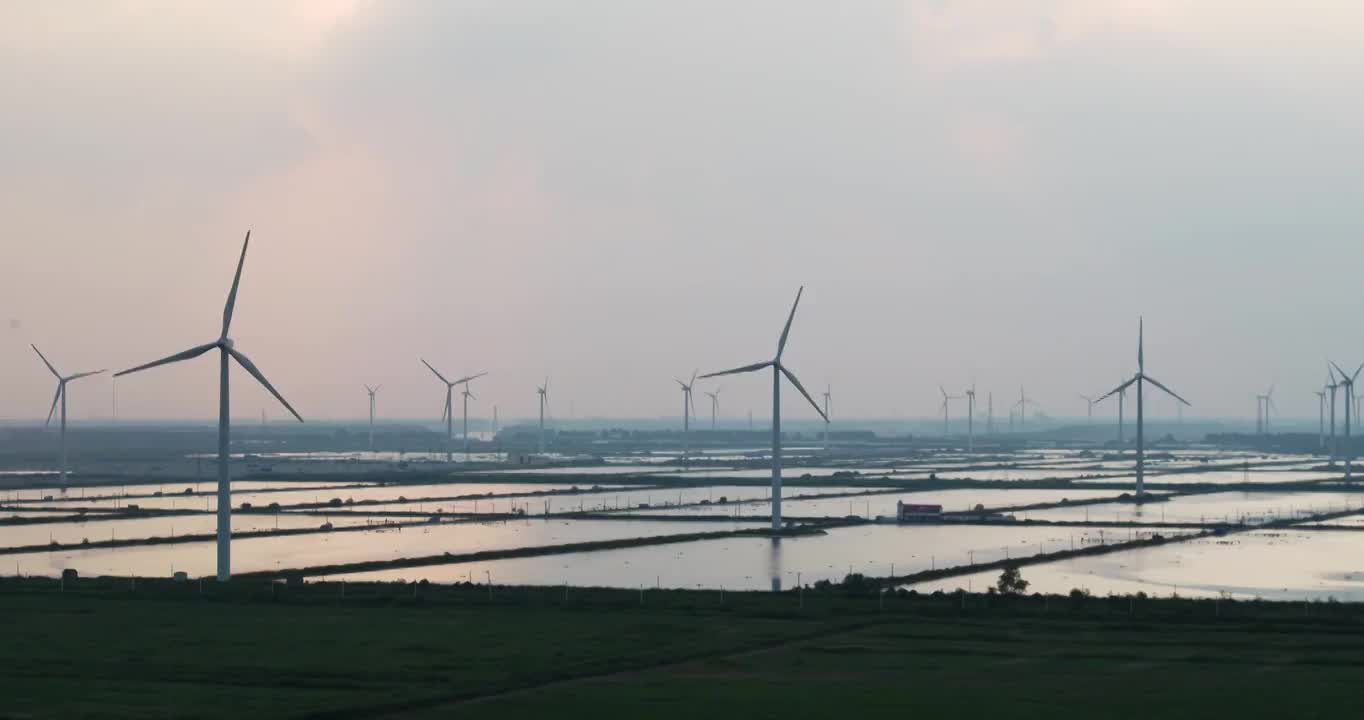 海上风车风力发电视频素材