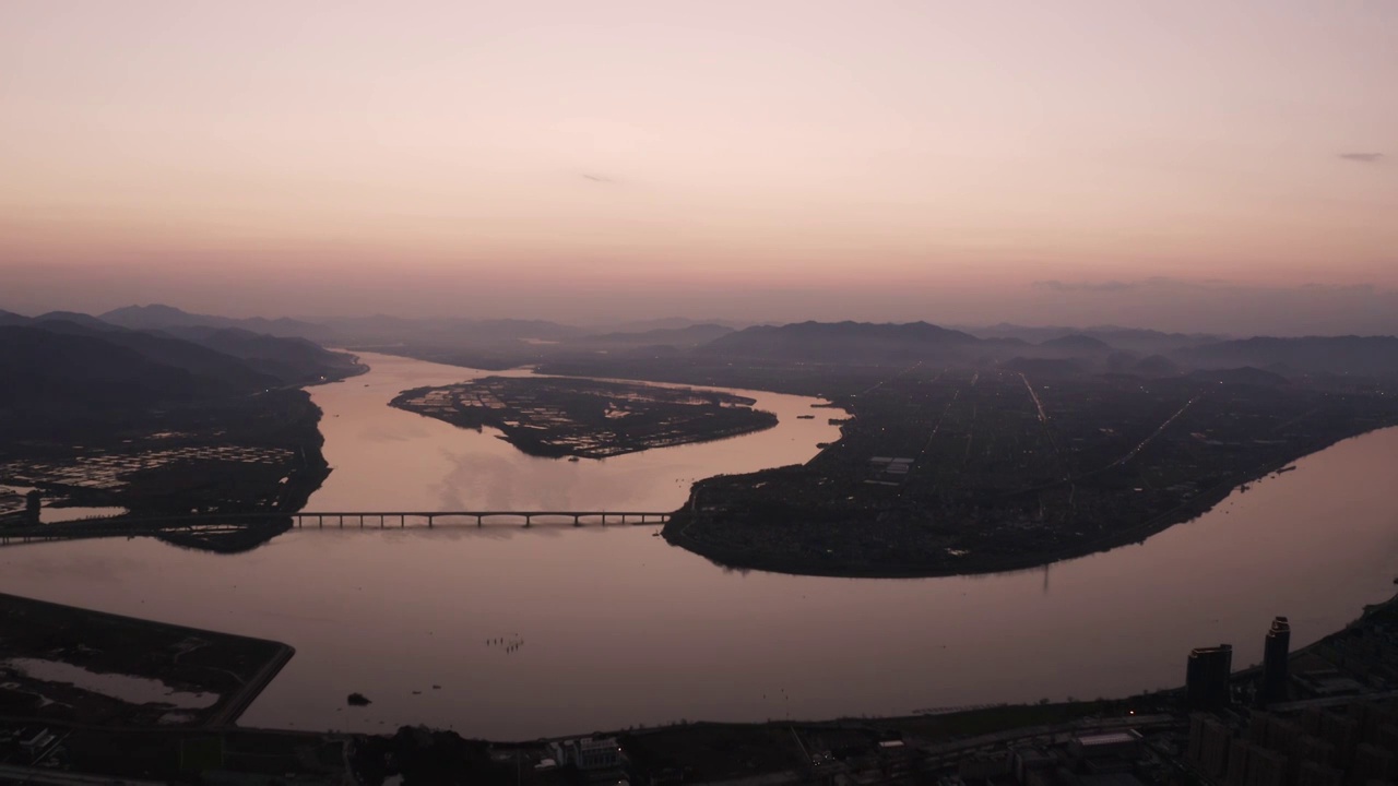 航拍杭州滨江浦沿三江口夕阳视频素材