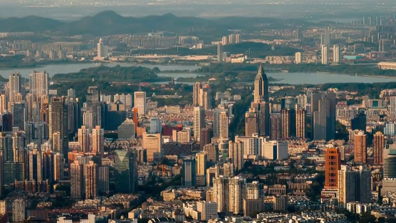 南京玄武湖与繁华的现代城市建设视频素材