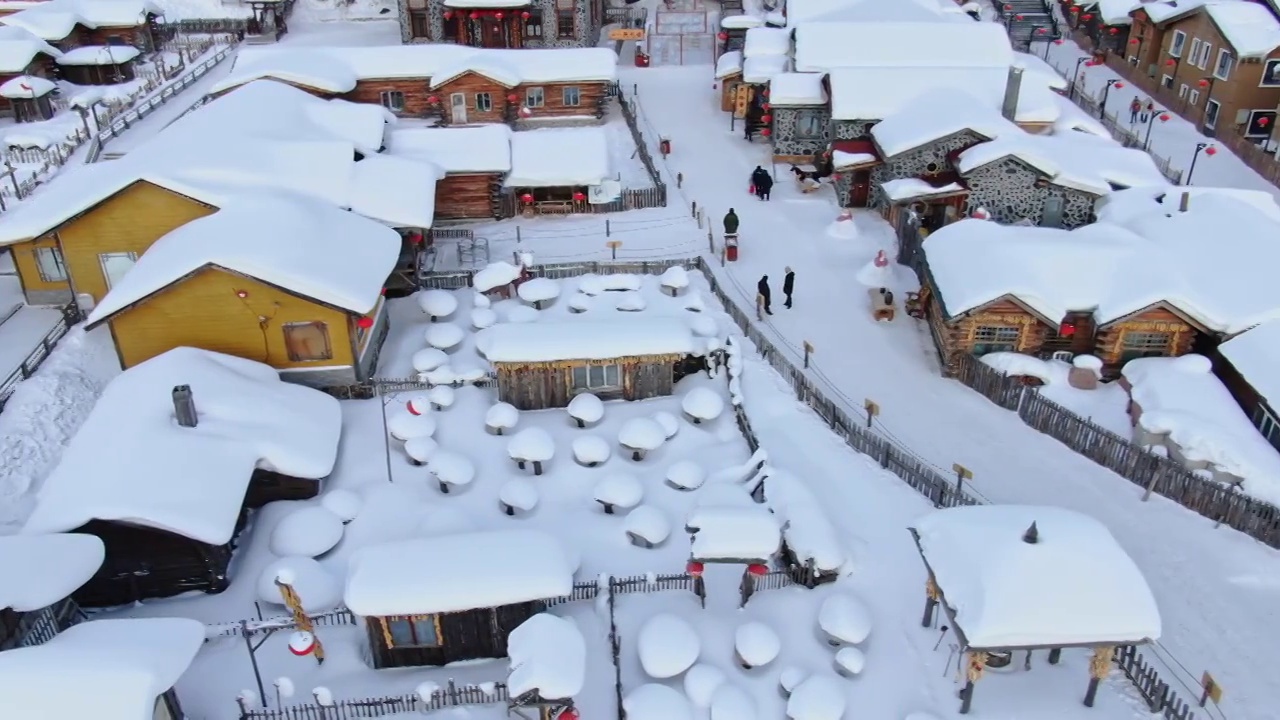 大雪覆盖的房屋视频素材