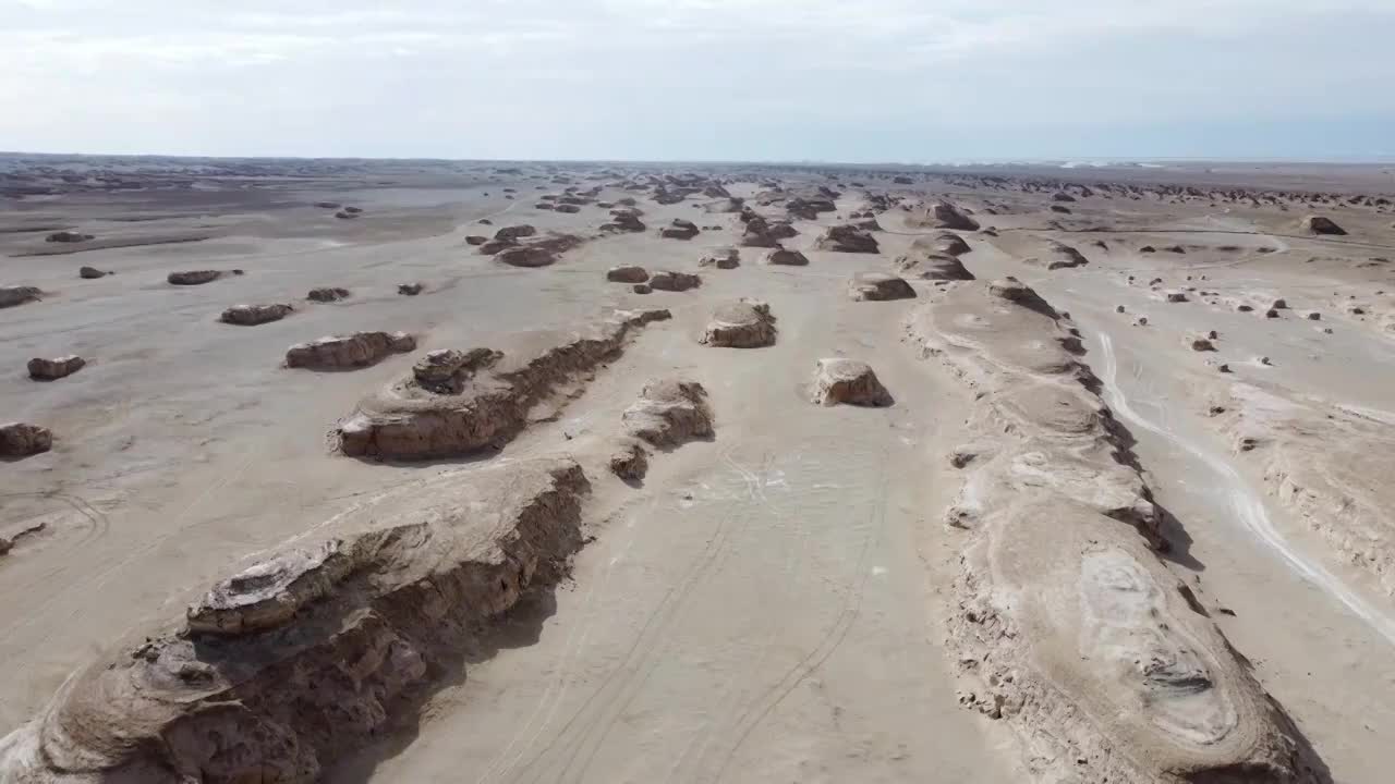 航拍青海戈壁雅丹地质地貌（合集）视频素材