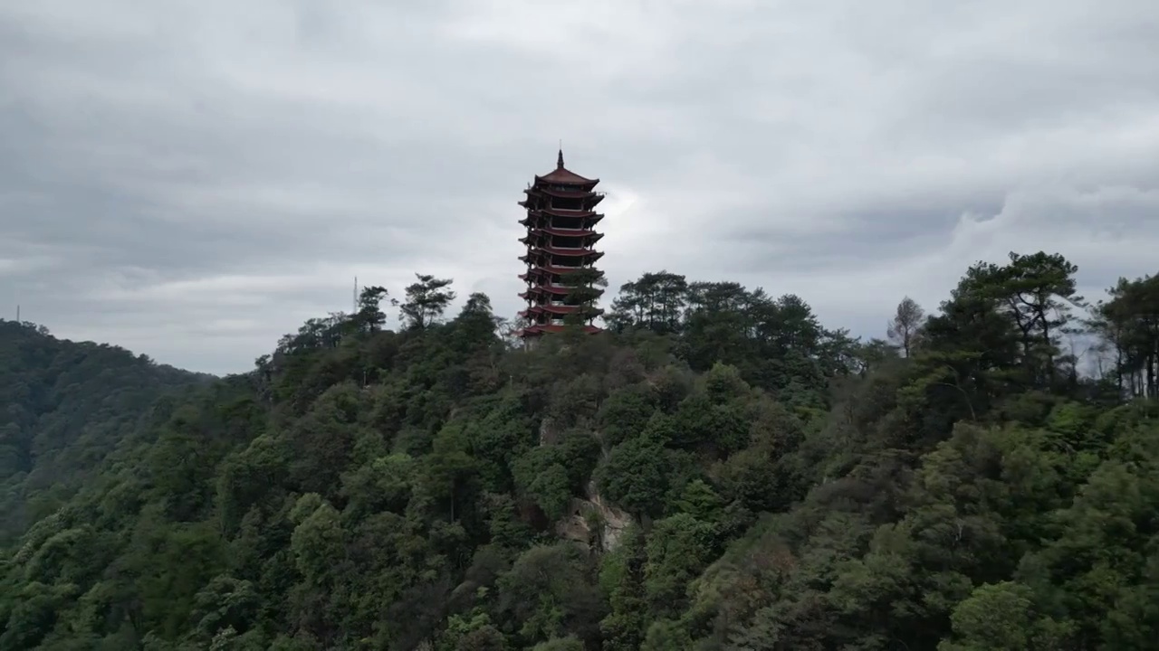 重庆北碚缙云山观景平台低角度航拍视频素材