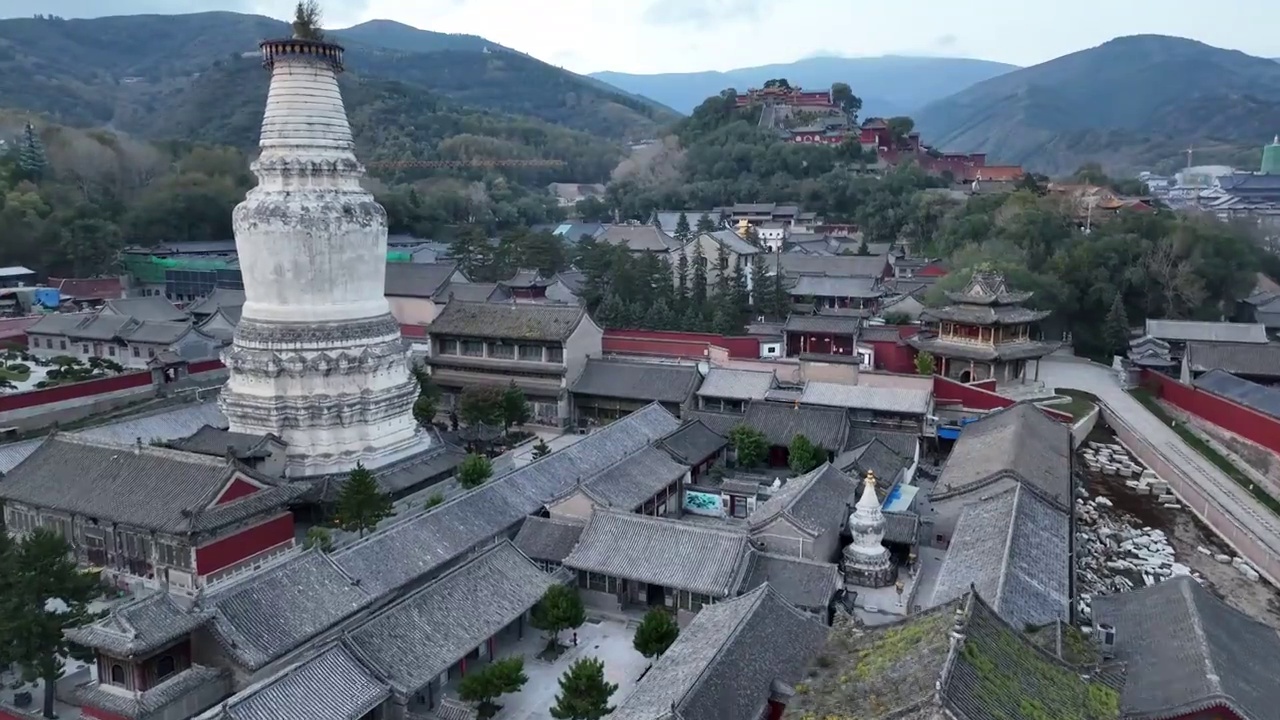 山西忻州五台山塔院寺菩萨顶航拍视频素材