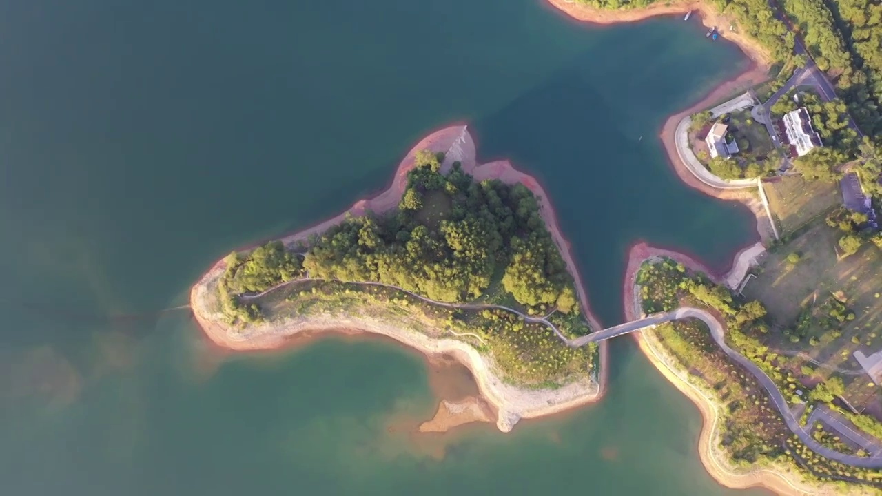 航拍秋日黄山太平湖风光视频素材