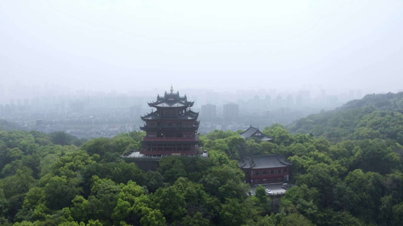 航拍杭州吴山城隍阁建筑城市风光视频素材