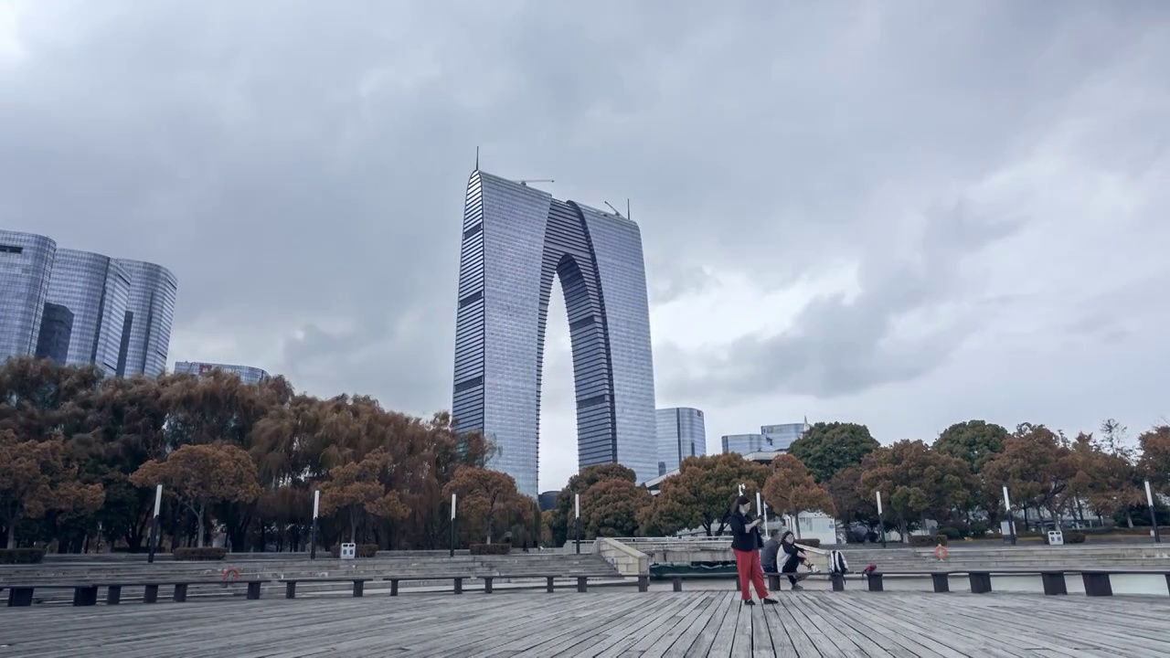 4k延时苏州东方之门金鸡湖夜景视频素材