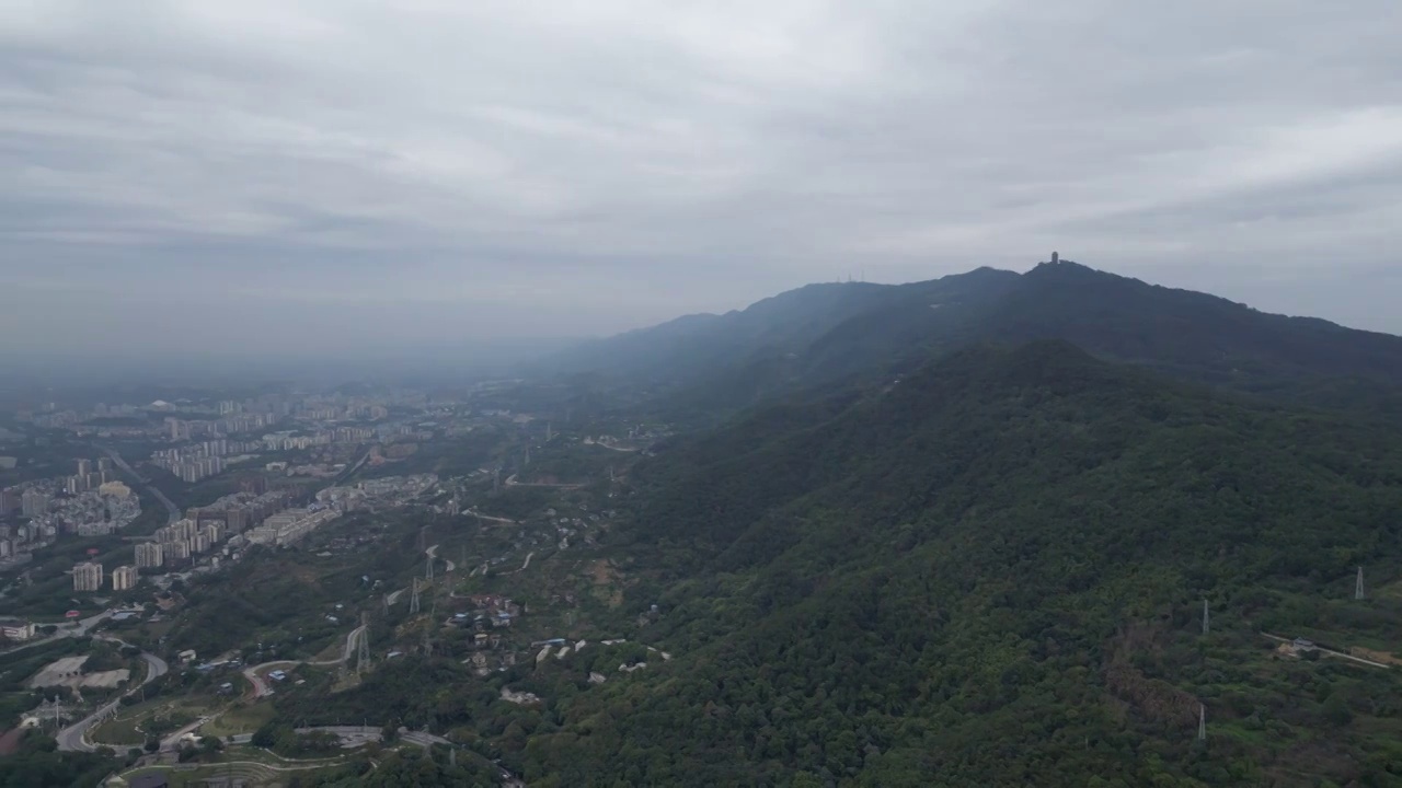 航拍重庆缙云山脉与北碚小城视频素材