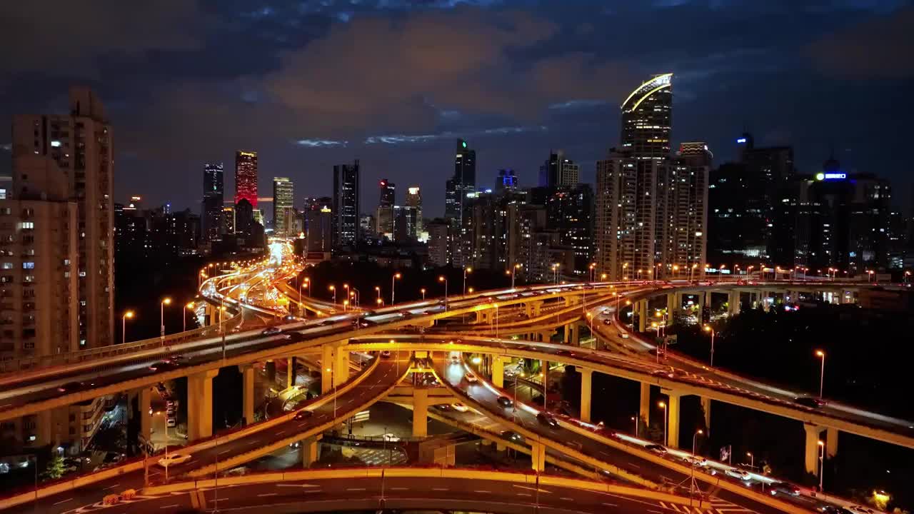 上海城市高架城市天际线夜景航拍视频素材