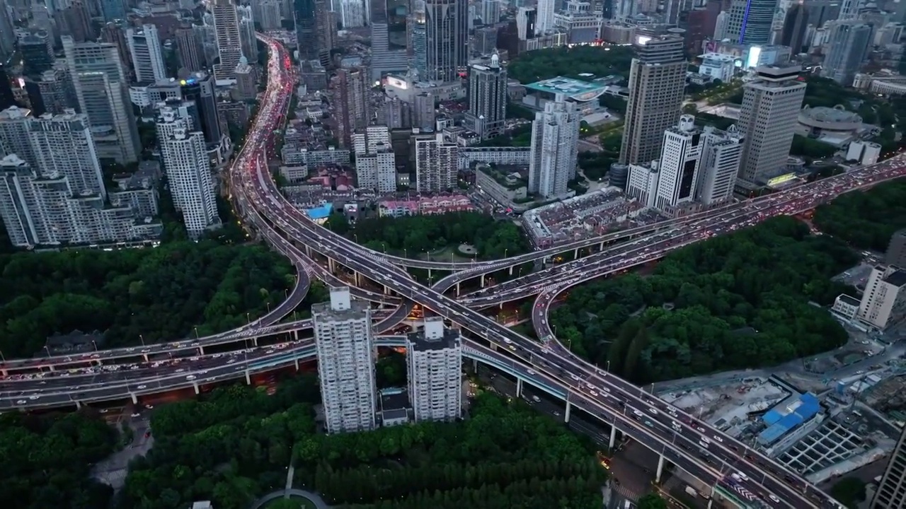 上海城市高架城市天际线夜景航拍视频素材